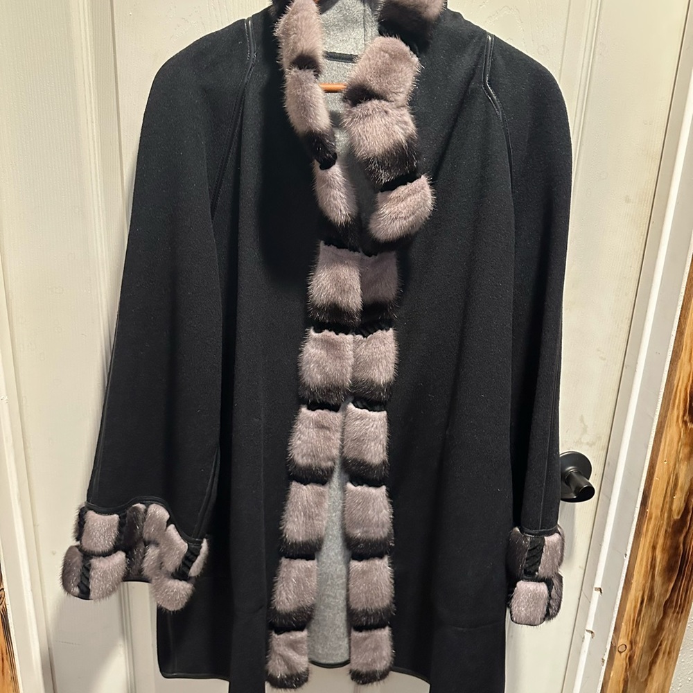 Elegant Black Coat with Fur Trim